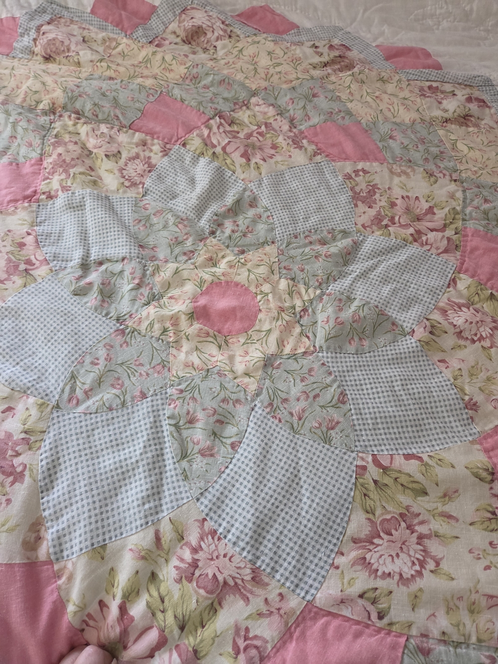 Floral Vintage Q Handmade Quilt Pink Green & Cream, Pastel - Picture 2 of 15